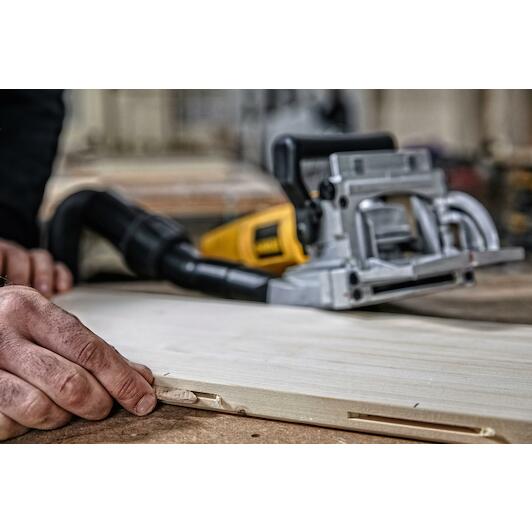 dewalt_dw682k_qs