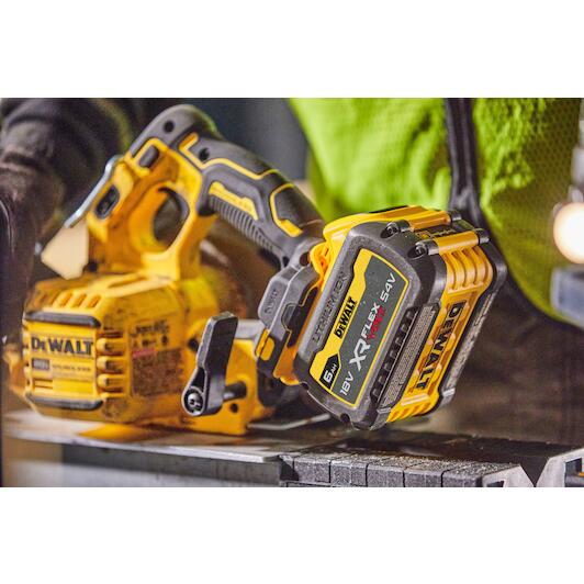 DEWALT DCS573NT-XJ 18V XR FLEXVOLT Advantage cordless circular saw