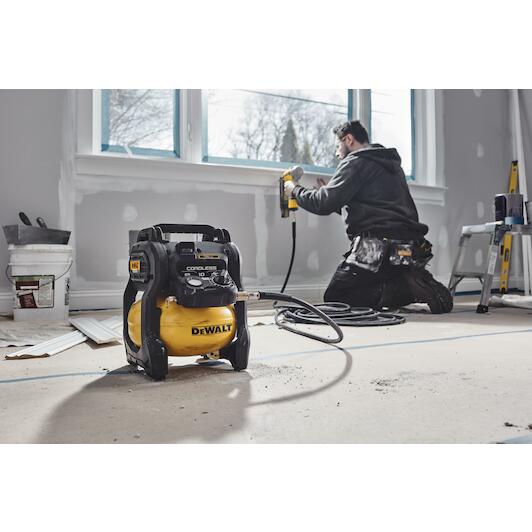 dewalt_dcc1018n_xj