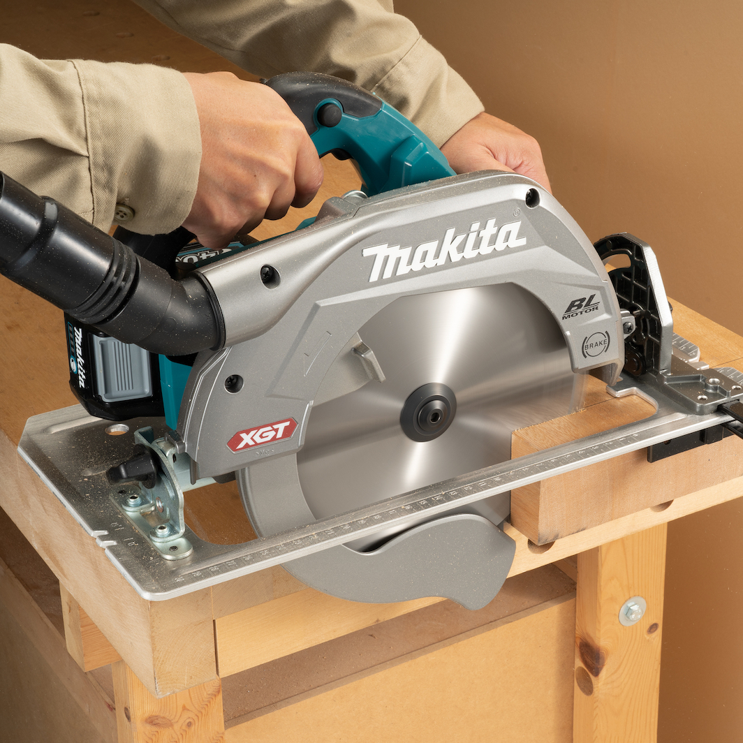 Scie circulaire MAKITA 2000 Watt diamètre 235 mm modèle N5900B