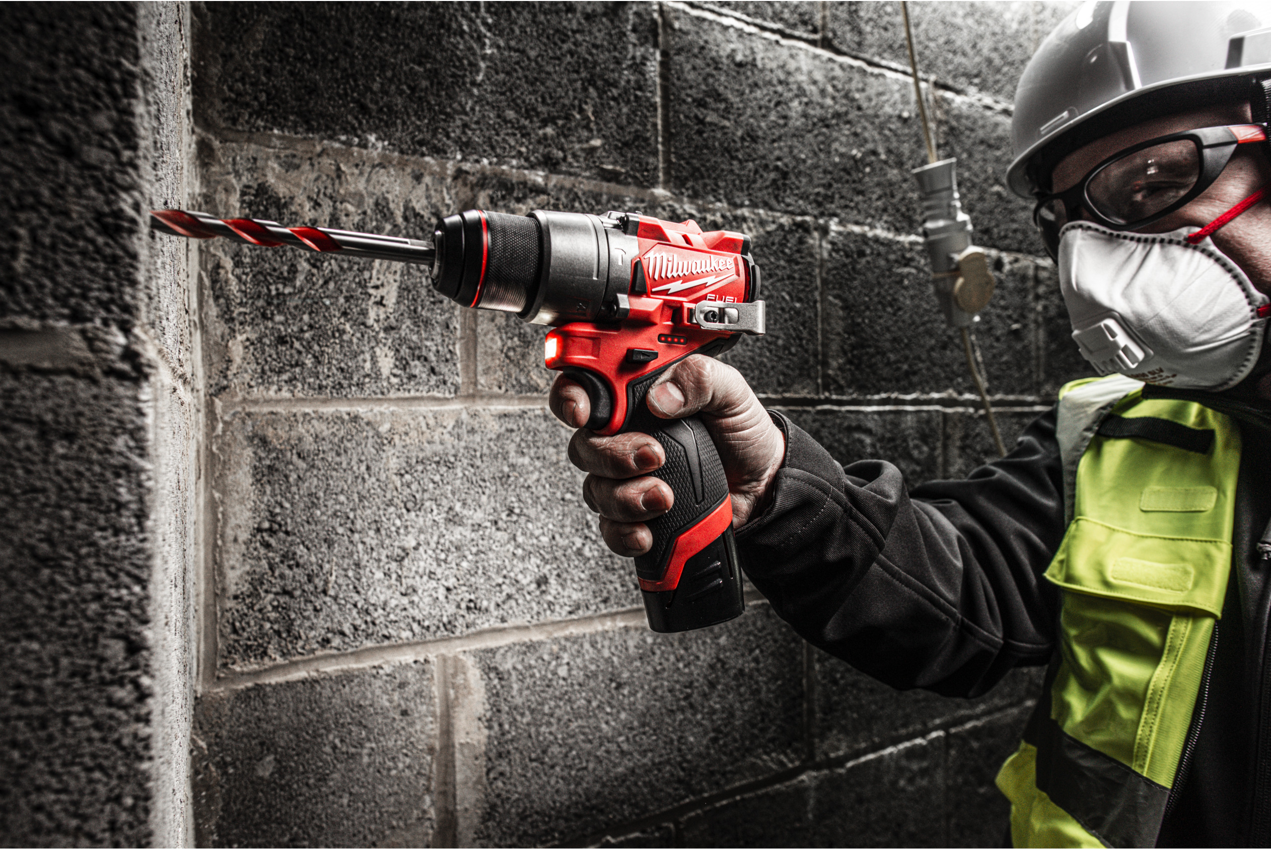 MILWAUKEE M12 FPD2-202X FUEL cordless impact drill in HD Box (2x  battery+charger) 4933479868